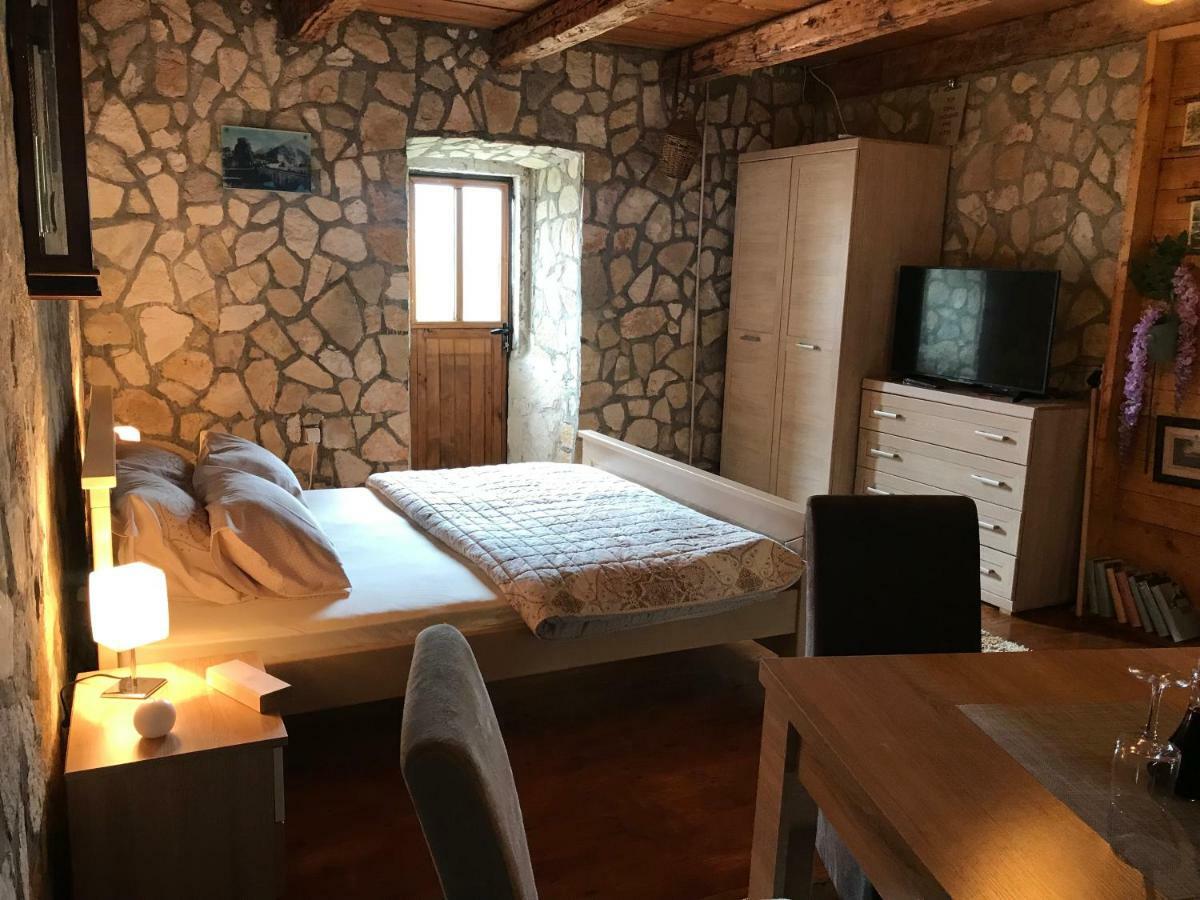 Apartments "Old House Pajovic" 비르파자르 외부 사진